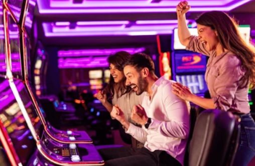 superlg app video slot reels with bonus symbols on Android device